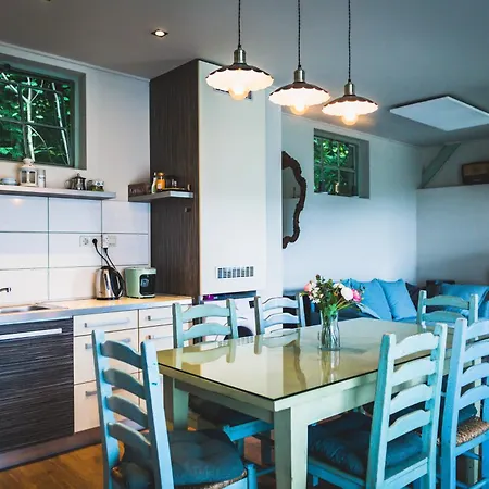 Ferde Es Vendeghaz Apartamento *